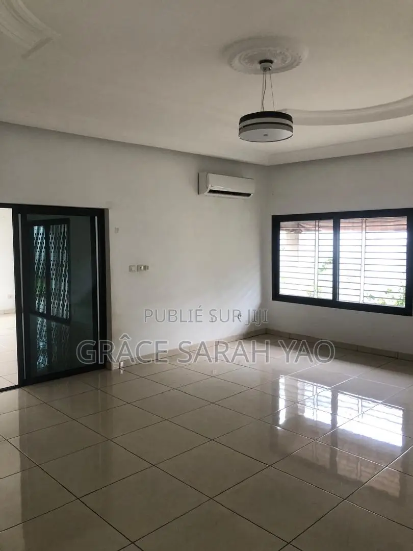 5chbre Duplex dans Grâce Sarah, Cocody à Louer