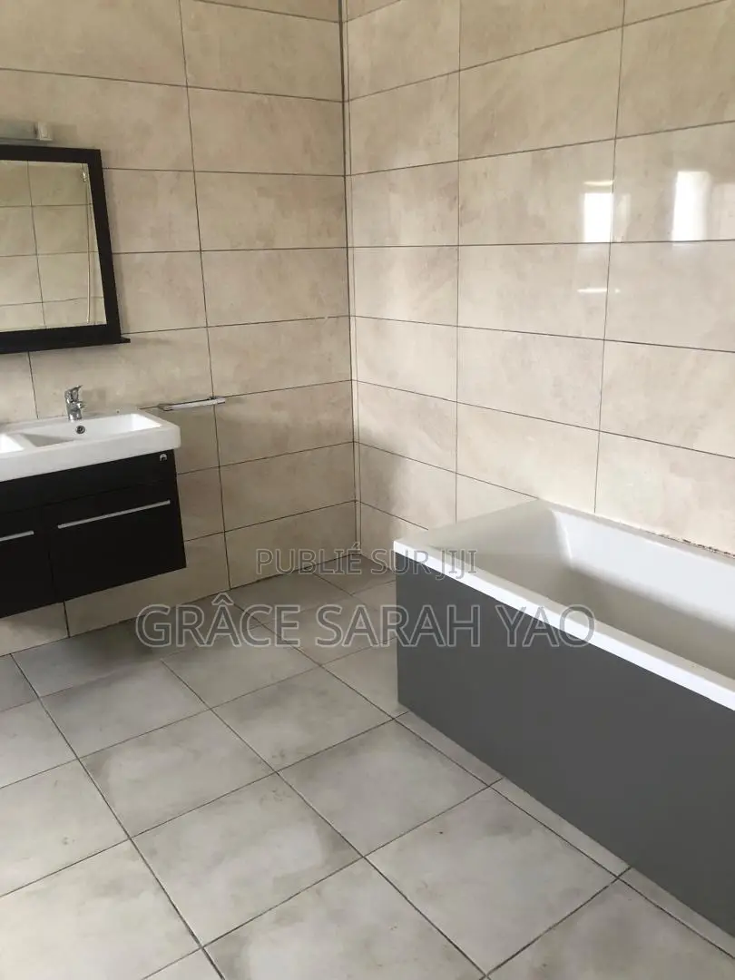 5chbre Duplex dans Grâce Sarah, Cocody à Louer