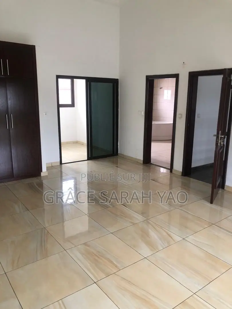 5chbre Duplex dans Grâce Sarah, Cocody à Louer