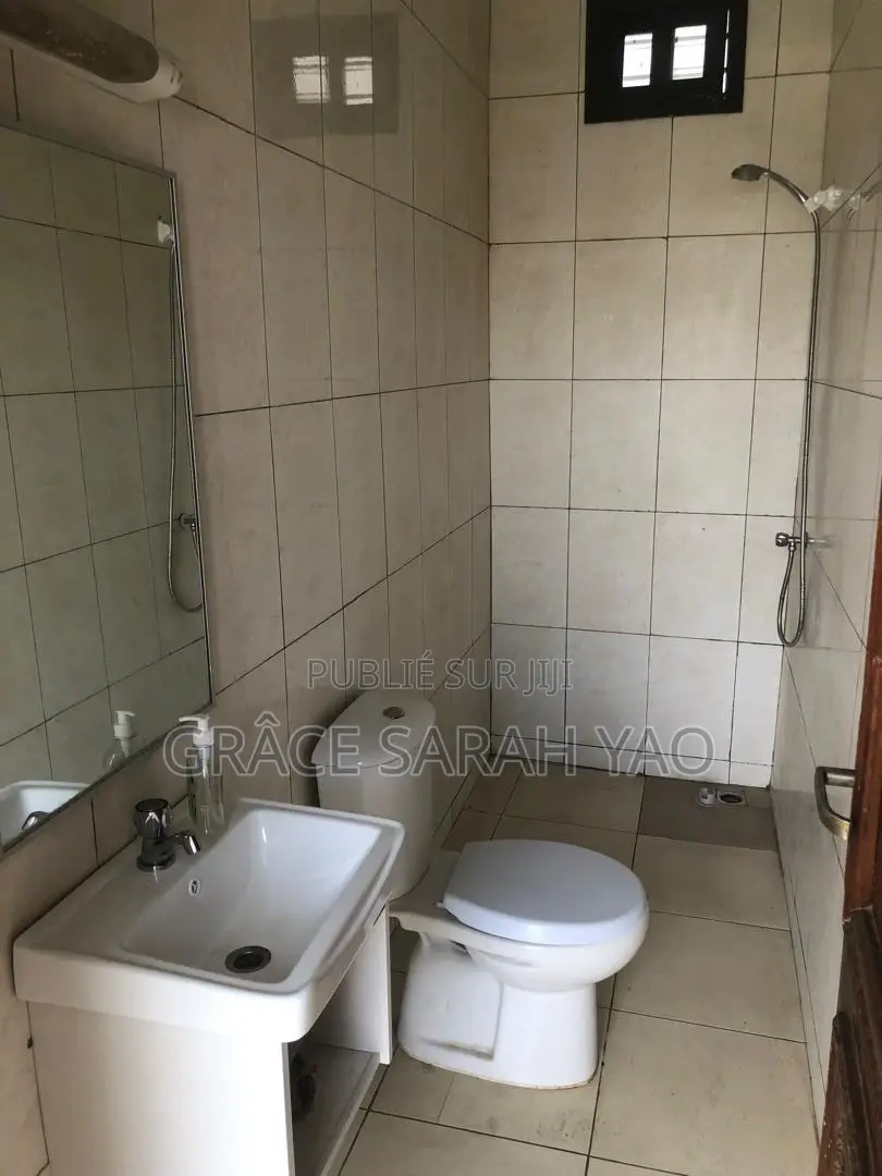 5chbre Duplex dans Grâce Sarah, Cocody à Louer