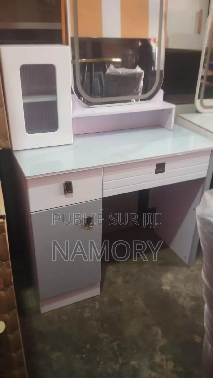 Coiffeuse Importe Disponible