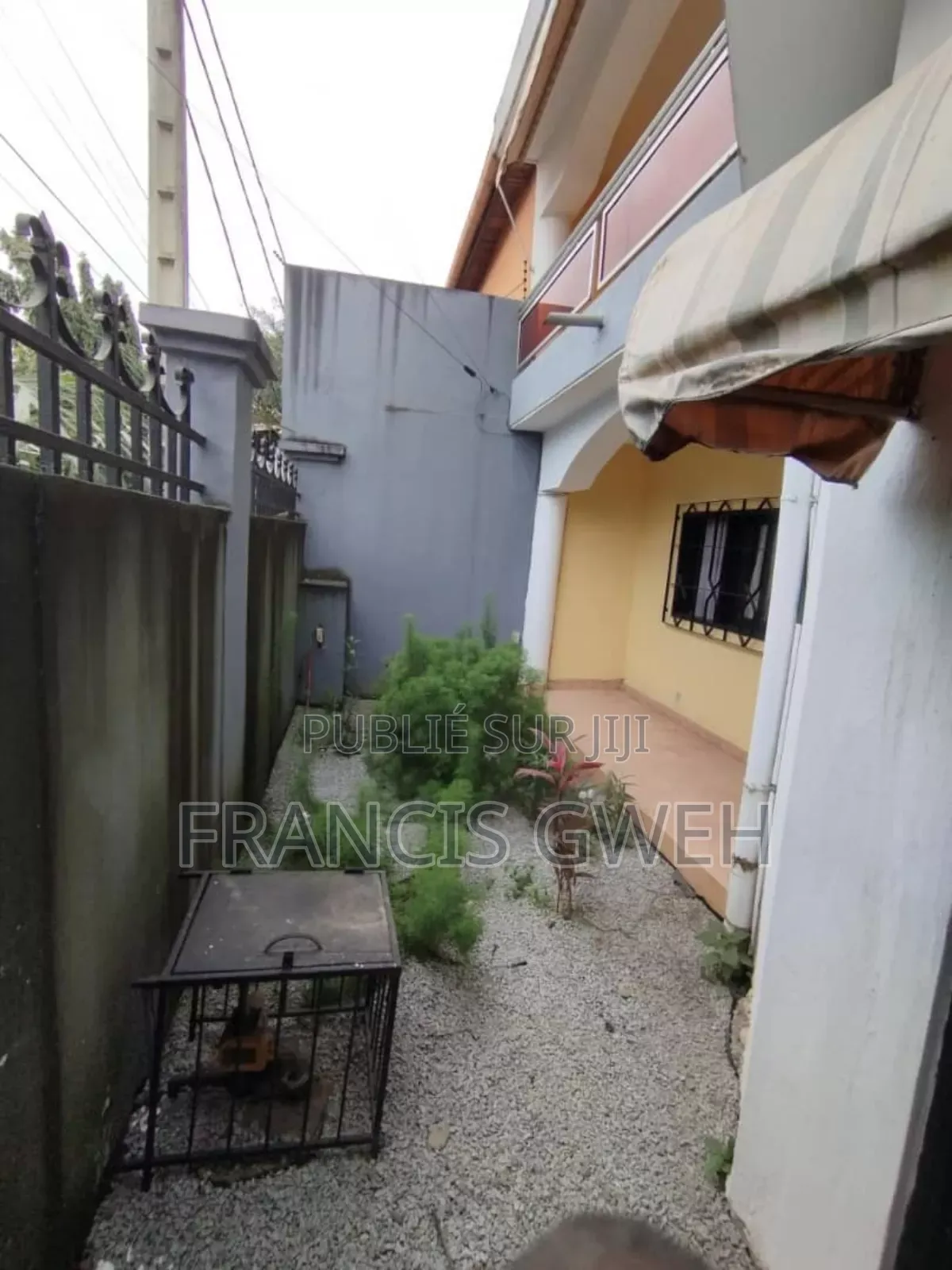 5chbre Duplex dans Francis Gweh, Cocody à Vendre