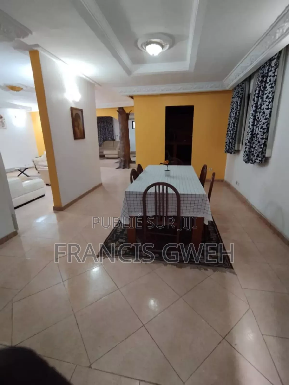 5chbre Duplex dans Francis Gweh, Cocody à Vendre