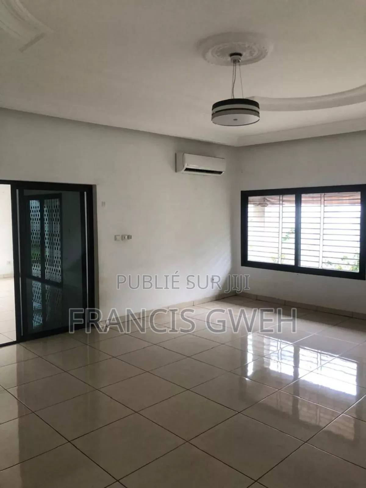 6chbre Duplex dans Francis Gweh, Cocody à Louer