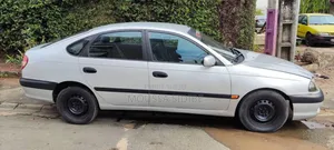 Toyota Avensis Verso 2004 Gris