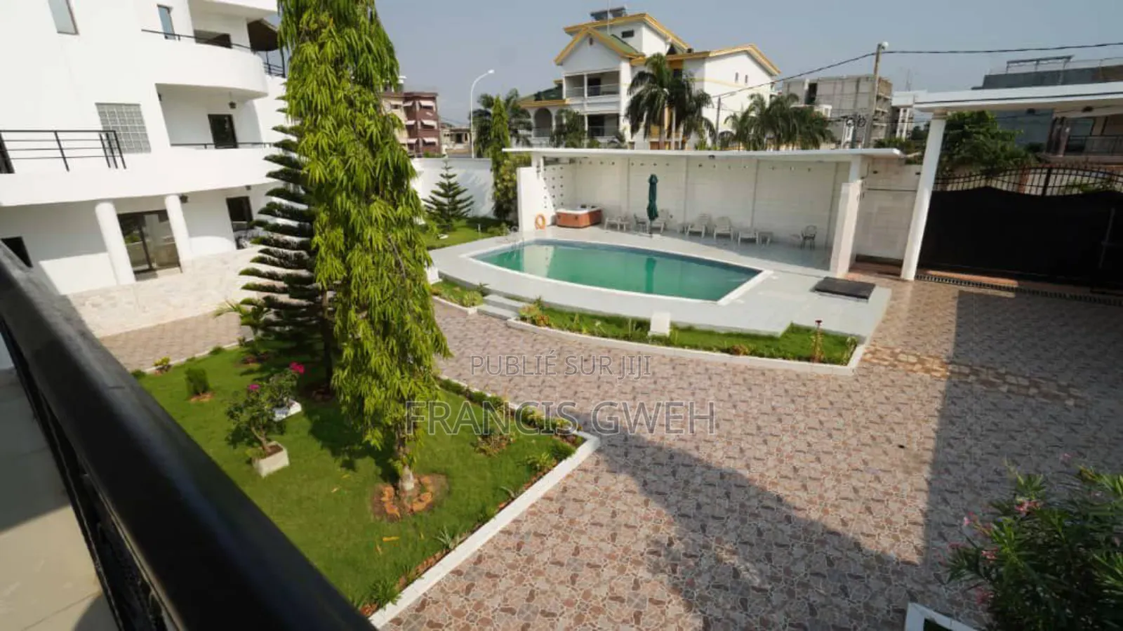 Furnished 11chbre Duplex dans Francis Gweh, Cocody à Louer