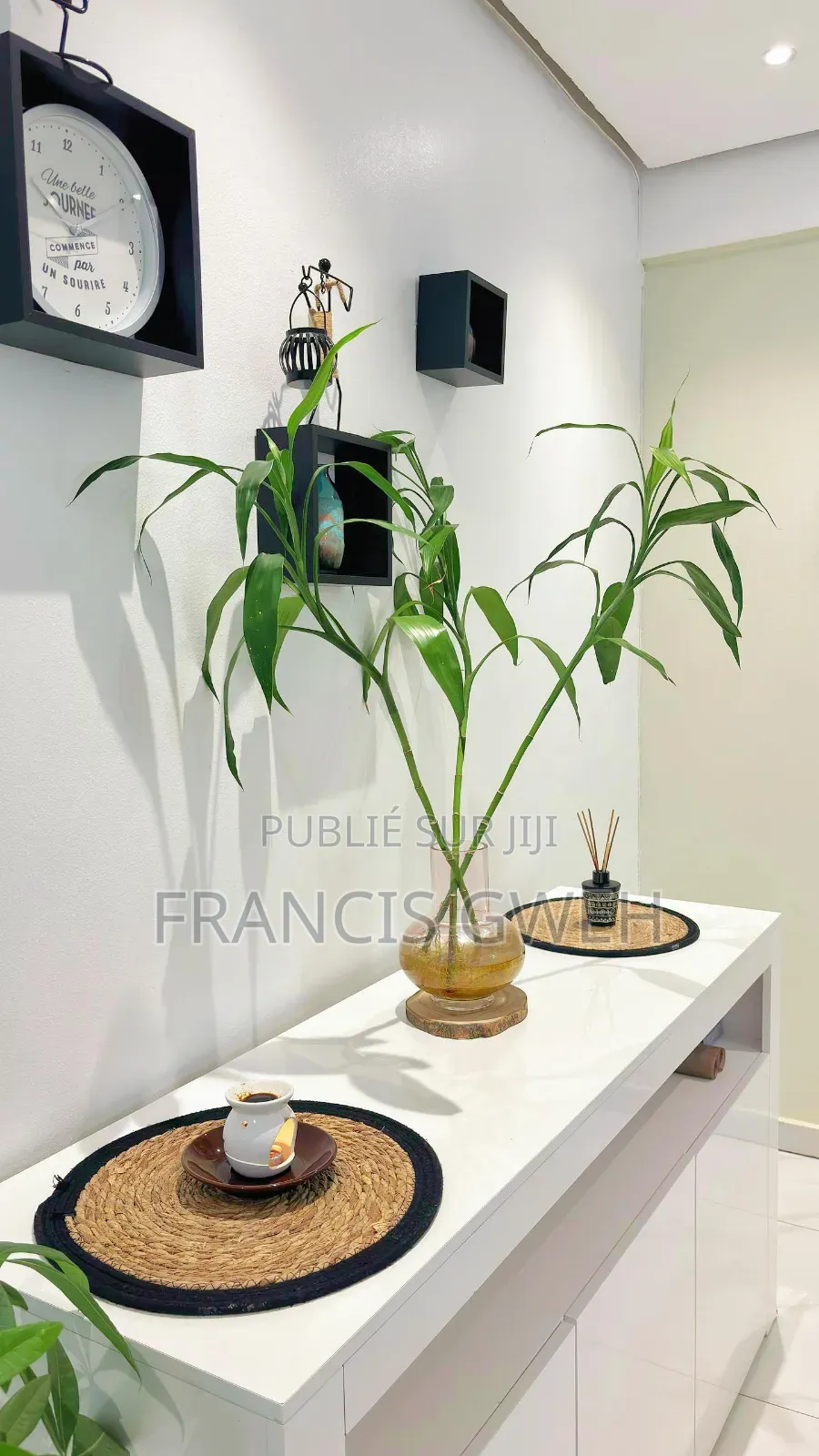 Furnished 3chbre Appartement dans Francis Gweh, Cocody à Louer