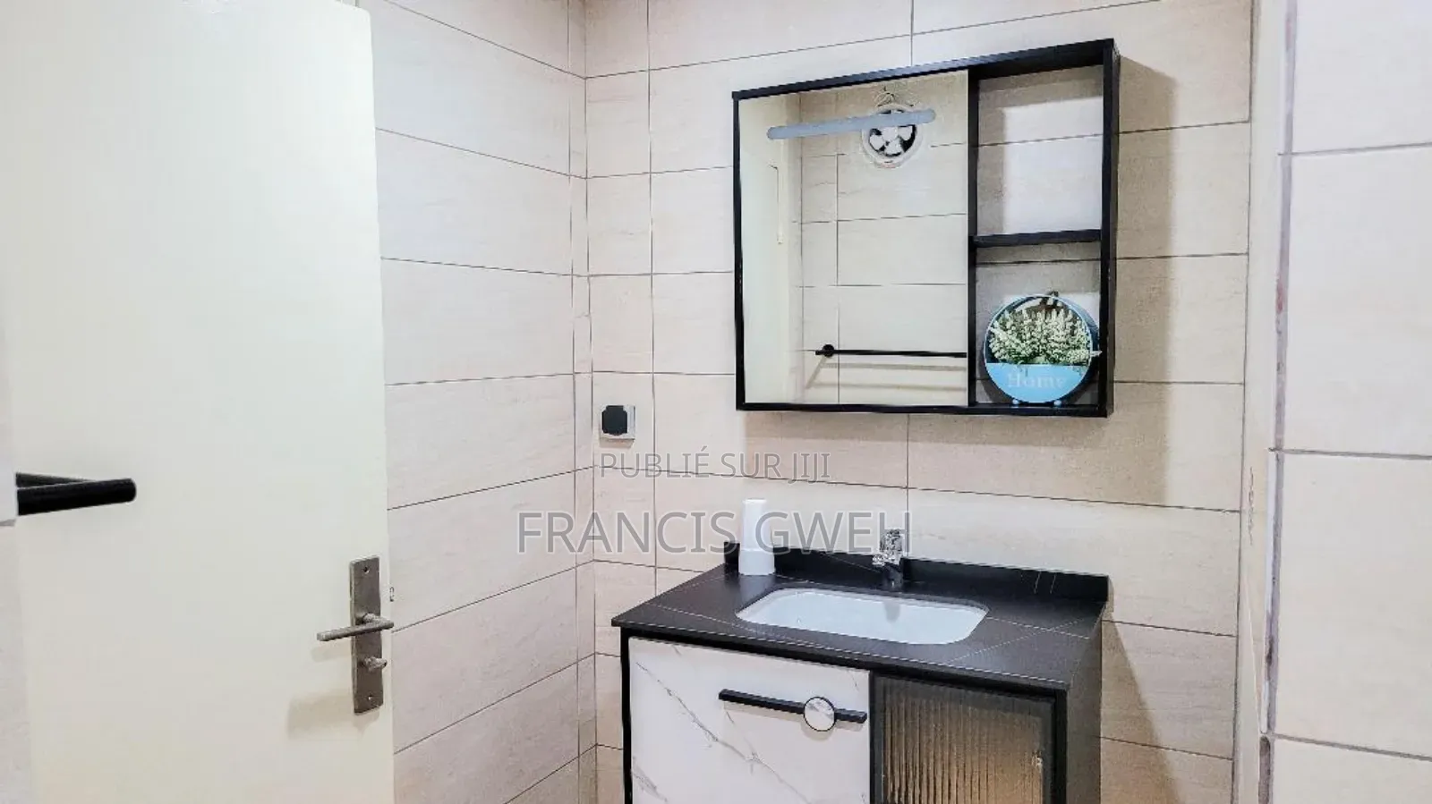 Furnished 4chbre Appartement dans Francis Gweh, Cocody à Louer
