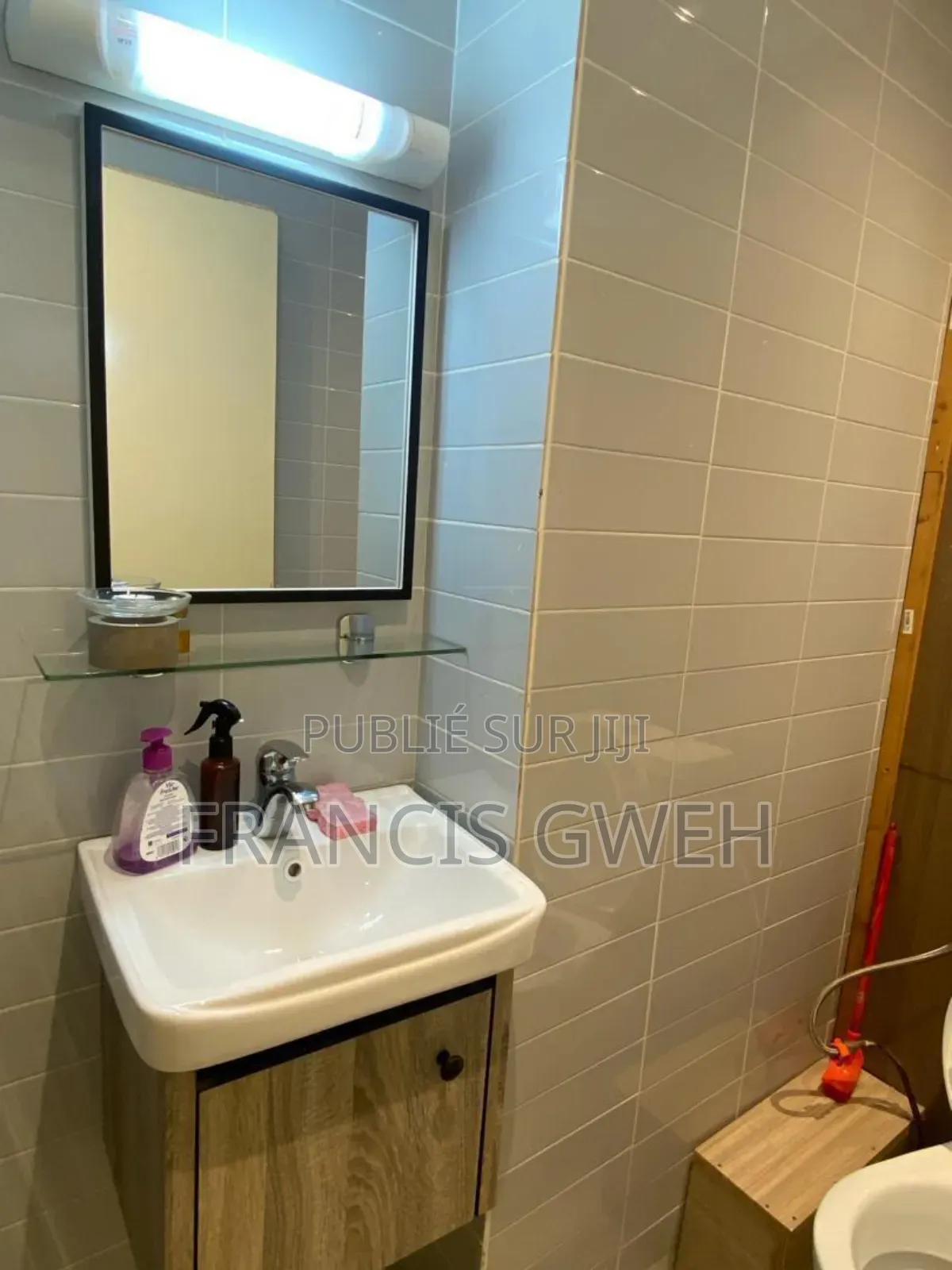 Furnished 2chbre Appartement dans Francis Gweh, Cocody à Louer