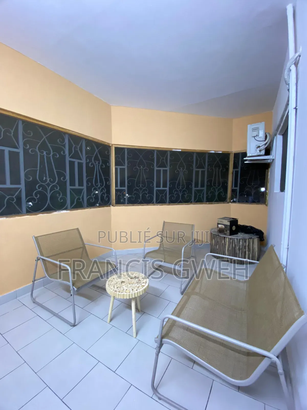 Furnished 2chbre Appartement dans Francis Gweh, Cocody à Louer