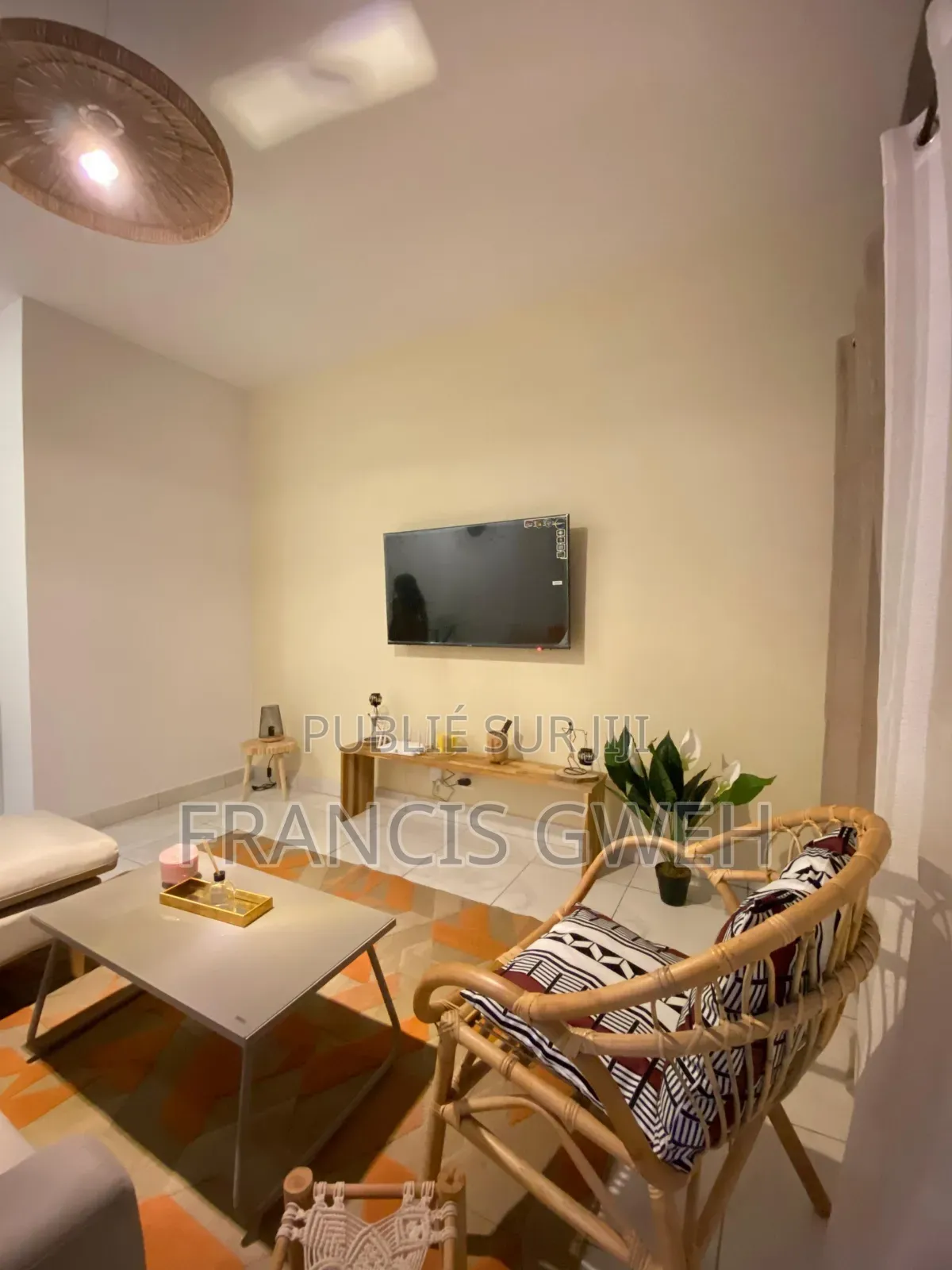 Furnished 2chbre Appartement dans Francis Gweh, Cocody à Louer