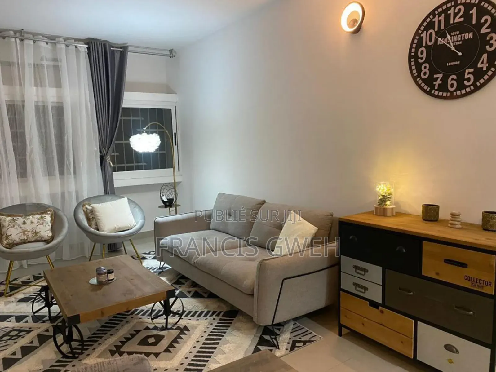 Furnished 3chbre Appartement dans Francis Gweh, Cocody à Louer