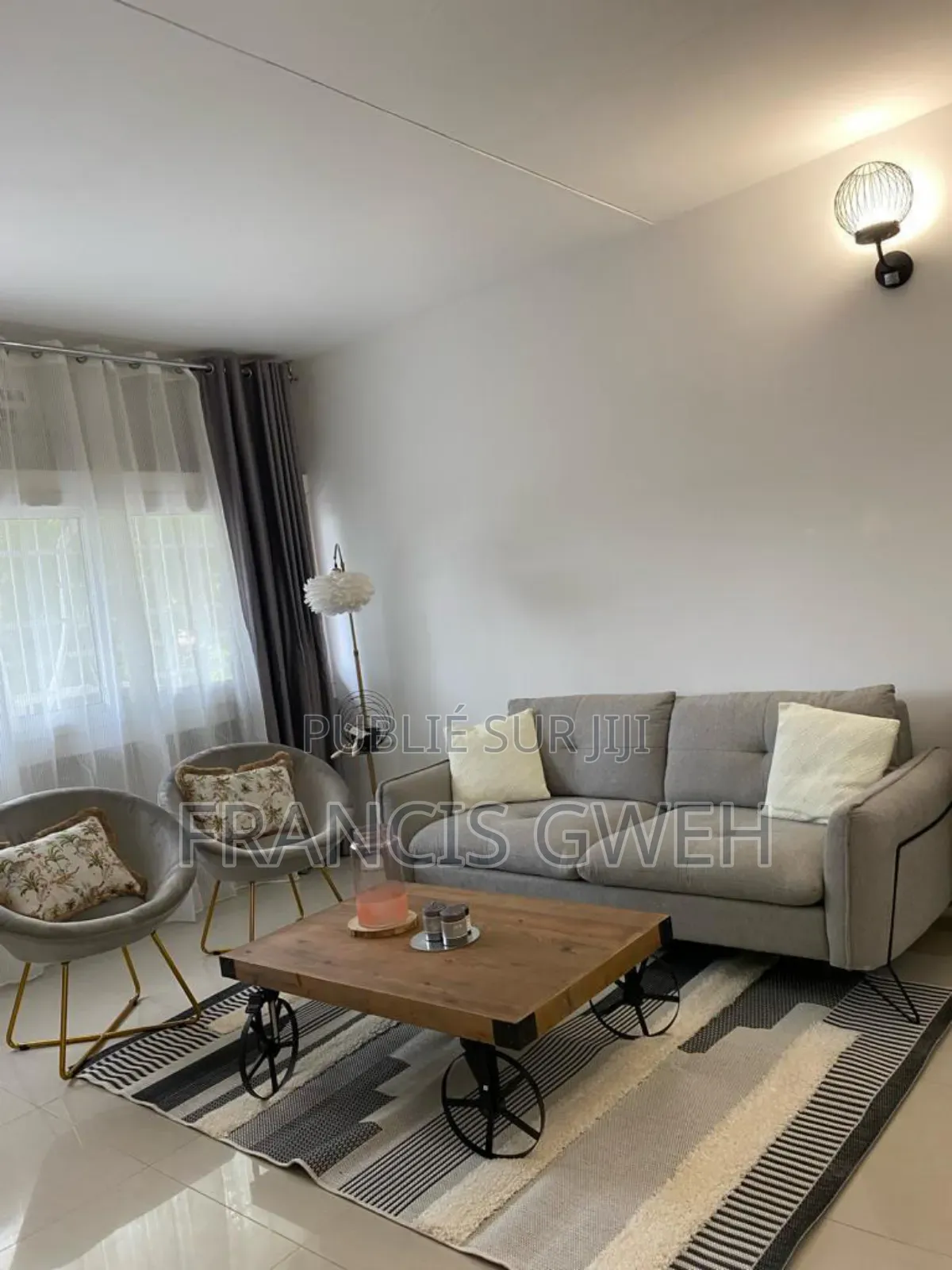 Furnished 3chbre Appartement dans Francis Gweh, Cocody à Louer