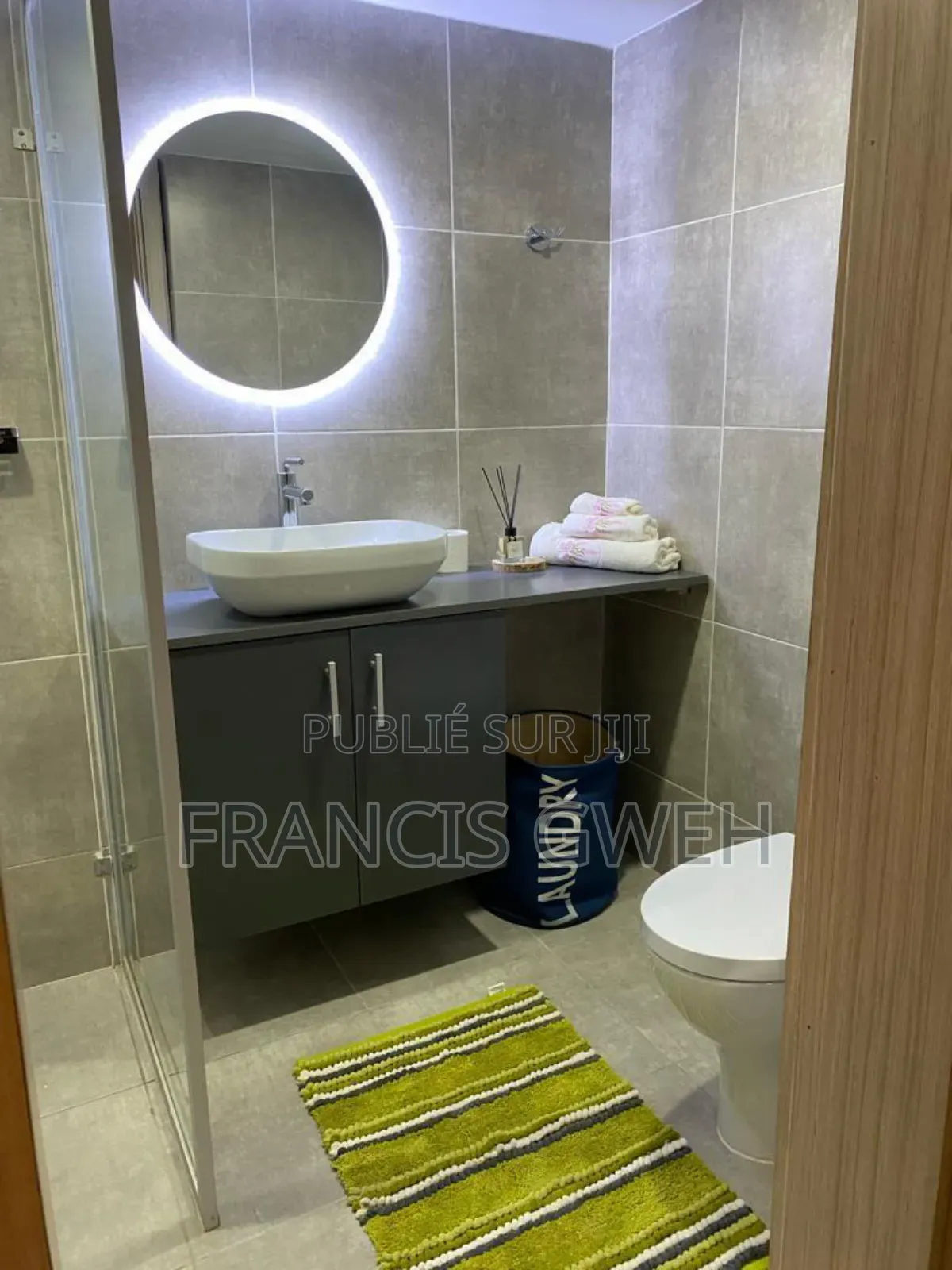 Furnished 3chbre Appartement dans Francis Gweh, Cocody à Louer