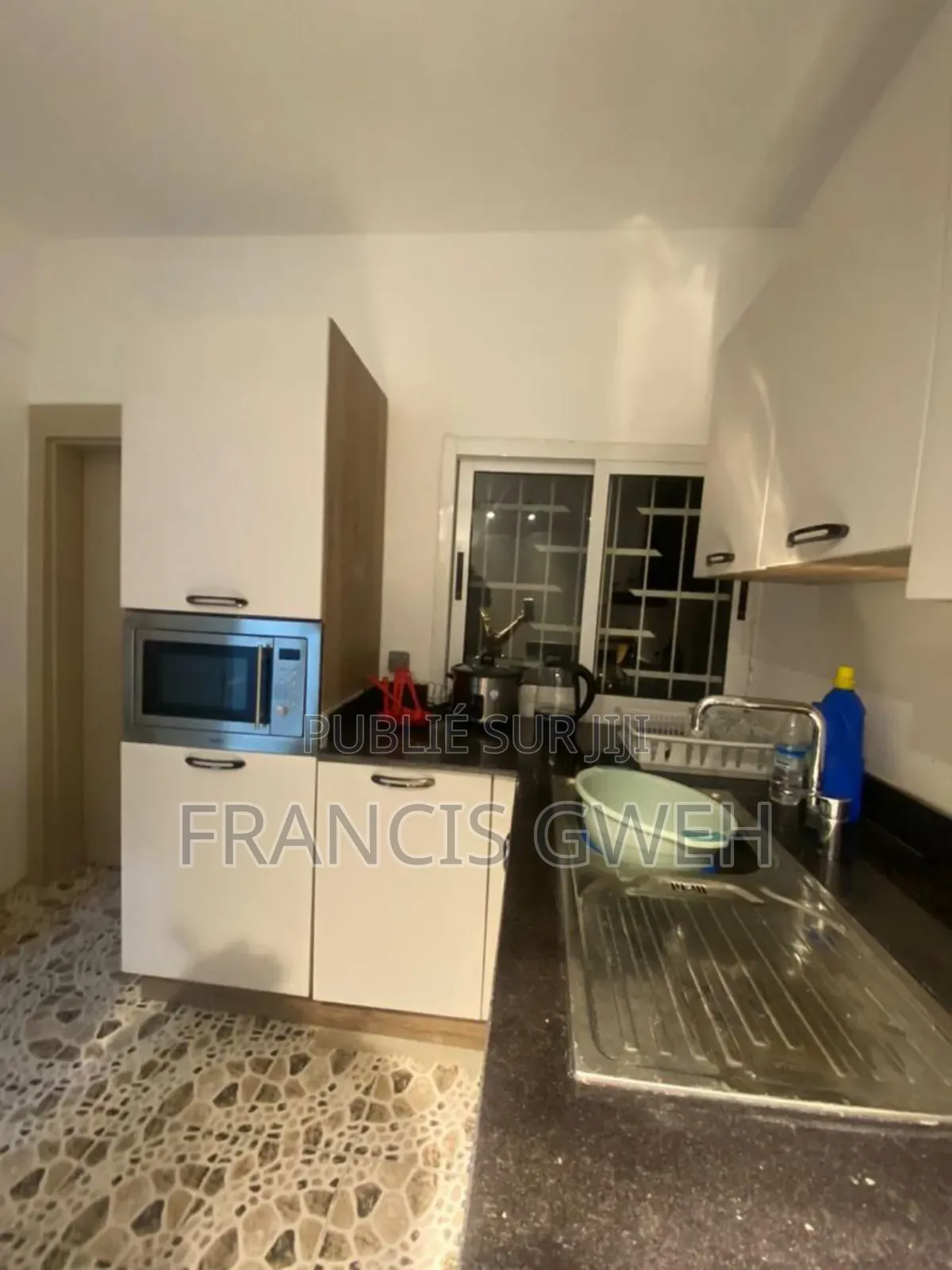 Furnished 3chbre Appartement dans Francis Gweh, Cocody à Louer