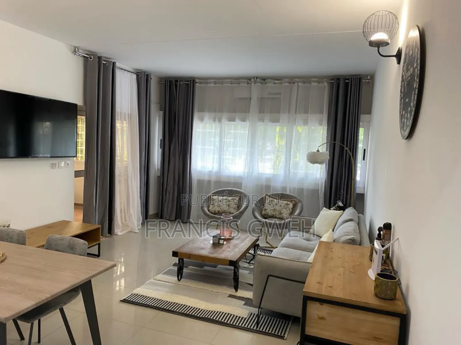 Furnished 3chbre Appartement dans Francis Gweh, Cocody à Louer