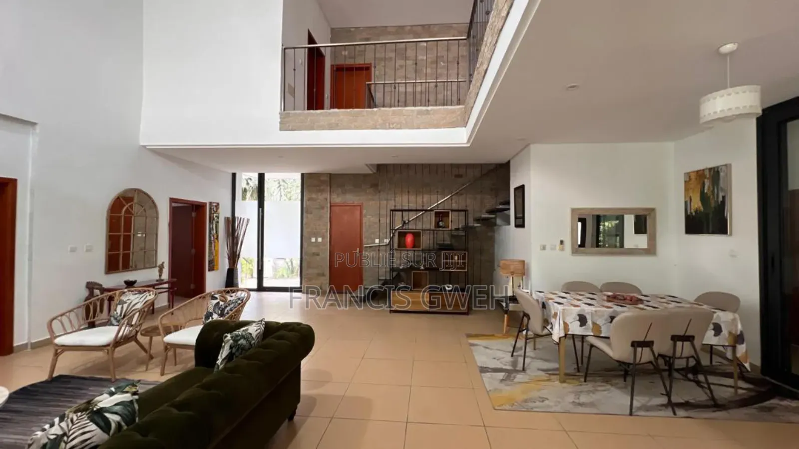 Furnished 4chbre Duplex dans Francis Gweh, Cocody à Louer