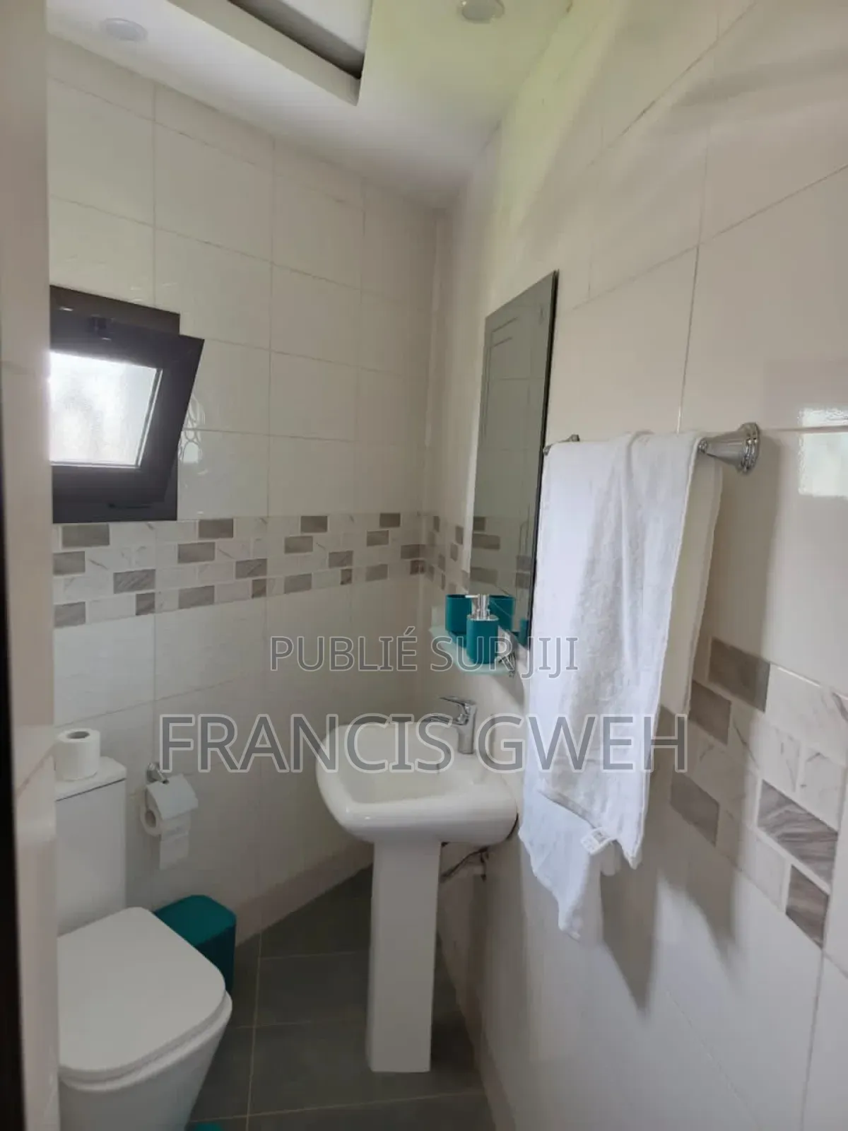 Furnished 2chbre Appartement dans Francis Gweh, Cocody à Louer