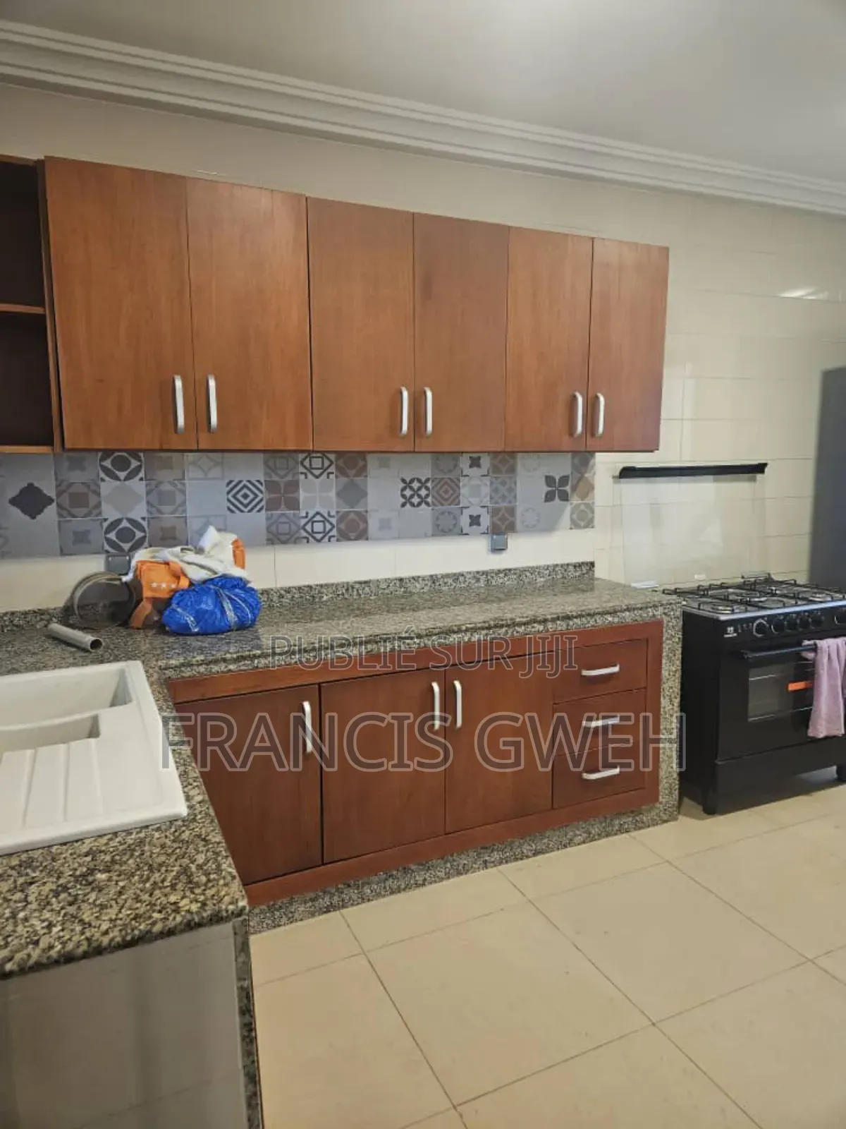 Furnished 4chbre Duplex dans Francis Gweh, Cocody à Louer