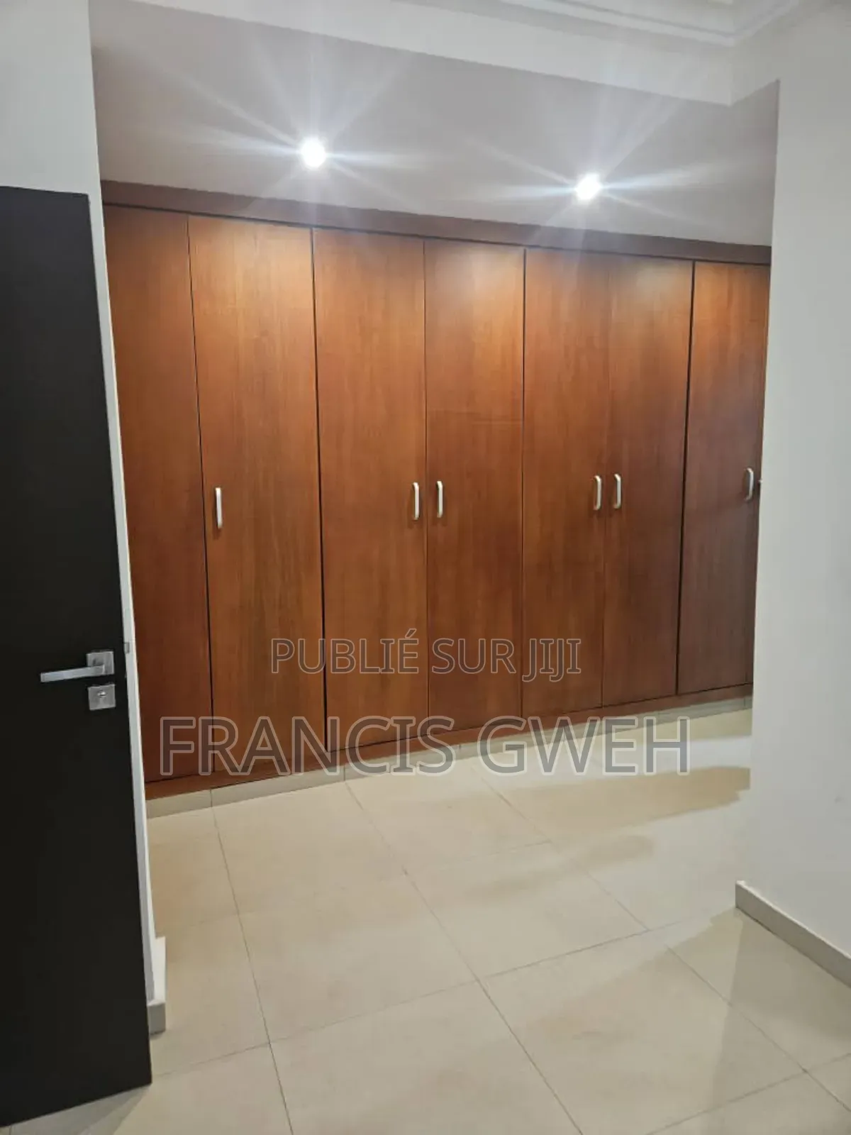 Furnished 4chbre Duplex dans Francis Gweh, Cocody à Louer