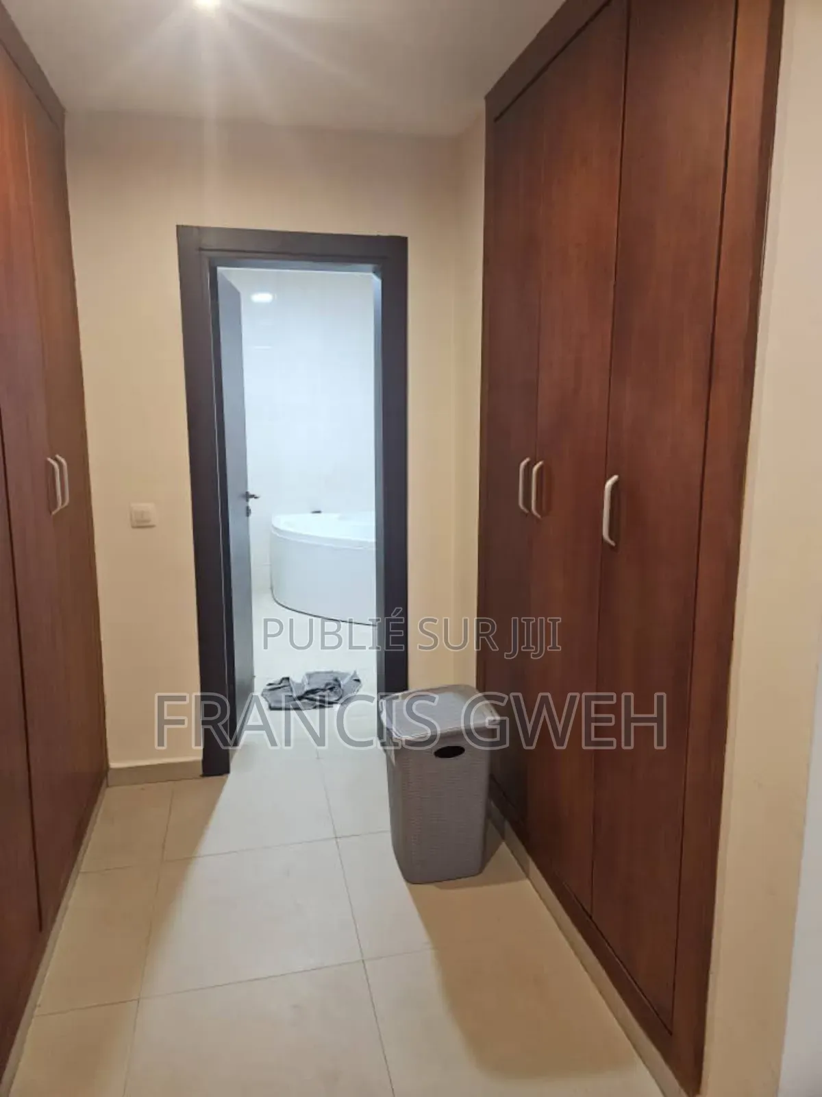 Furnished 4chbre Duplex dans Francis Gweh, Cocody à Louer