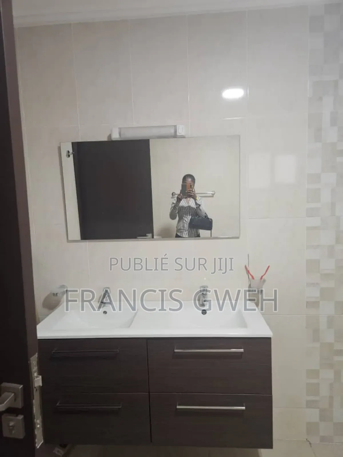 Furnished 4chbre Duplex dans Francis Gweh, Cocody à Louer