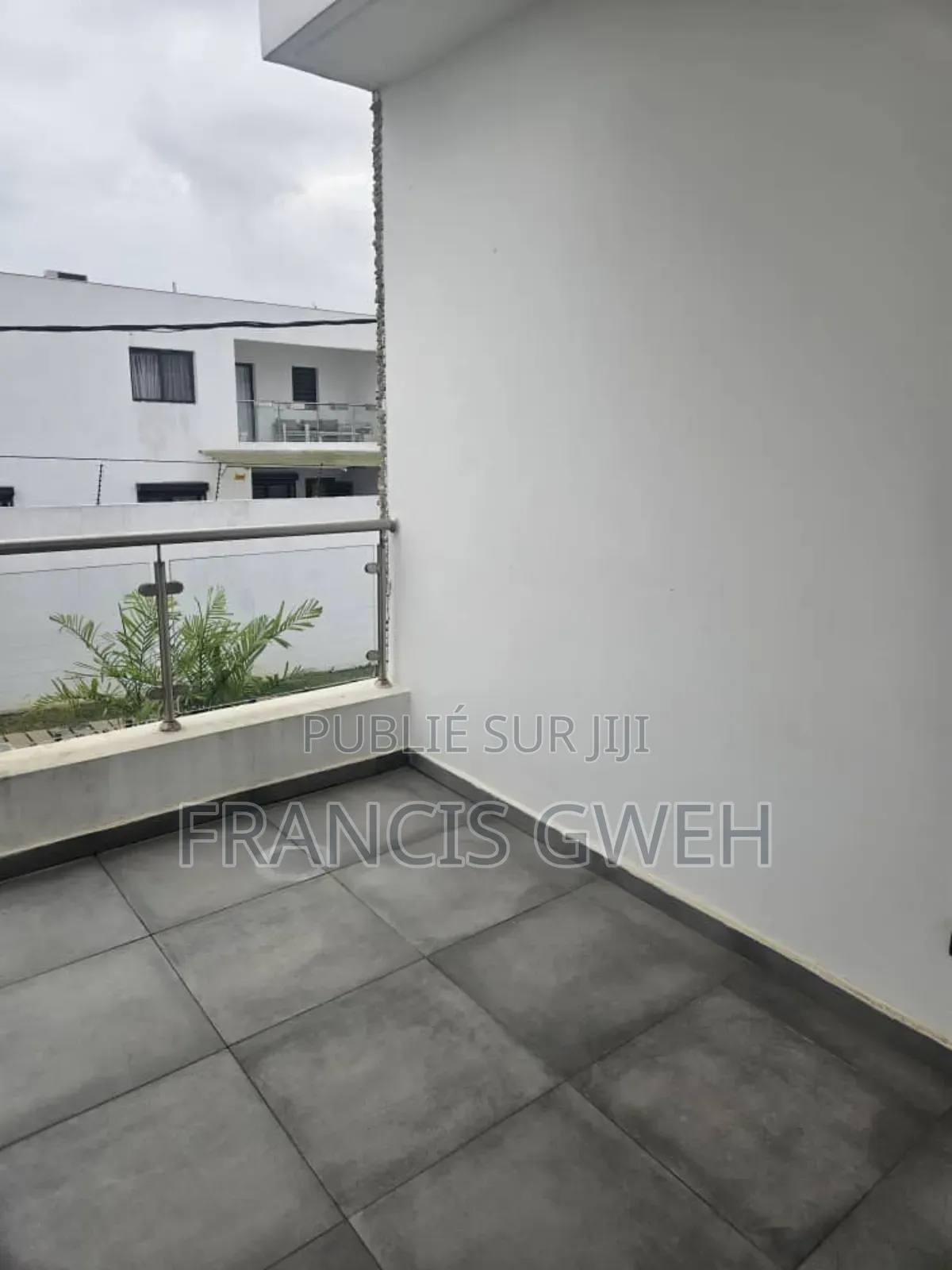 Furnished 4chbre Duplex dans Francis Gweh, Cocody à Louer