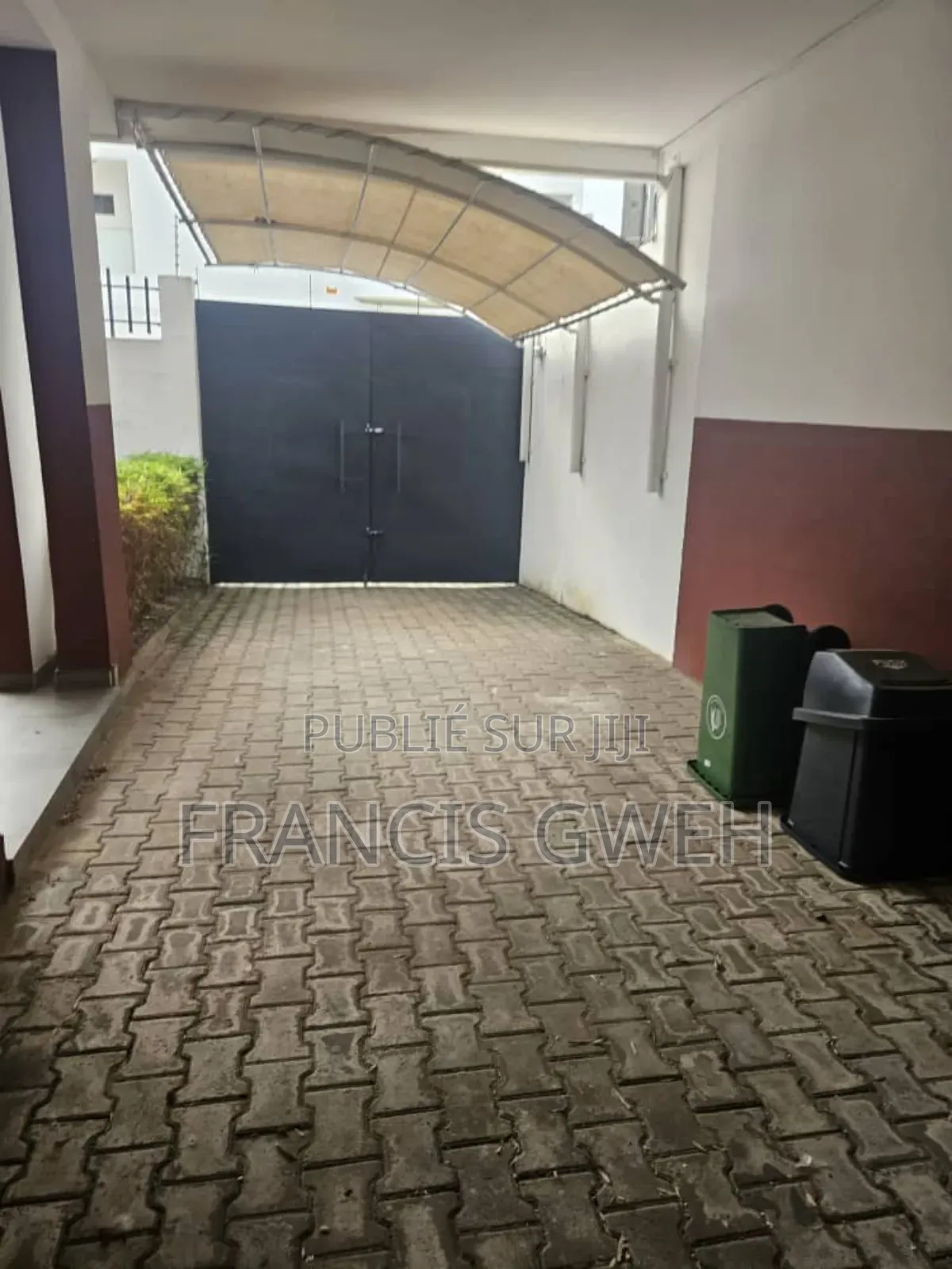 Furnished 4chbre Duplex dans Francis Gweh, Cocody à Louer