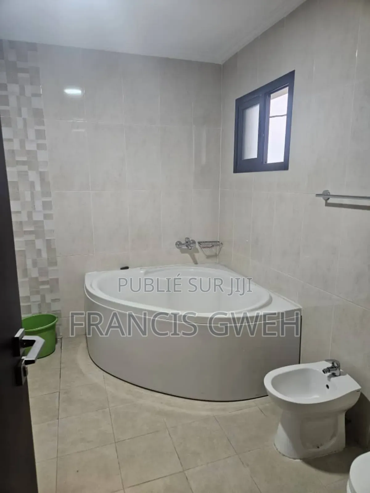Furnished 4chbre Duplex dans Francis Gweh, Cocody à Louer