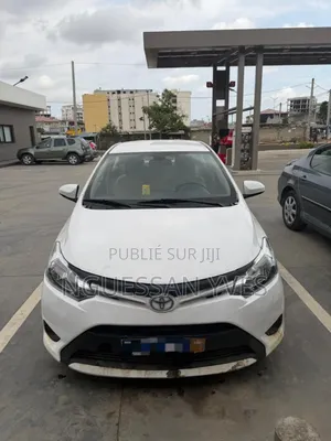 Photo - Toyota Yaris 2016 Blanc