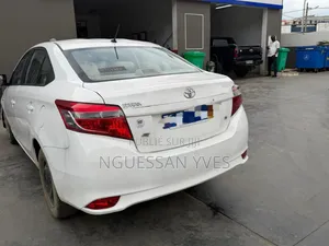 Toyota Yaris 2016 Blanc