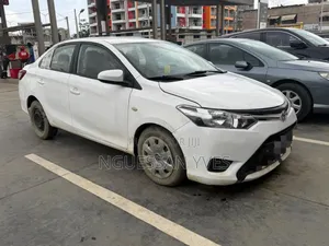 Toyota Yaris 2016 Blanc