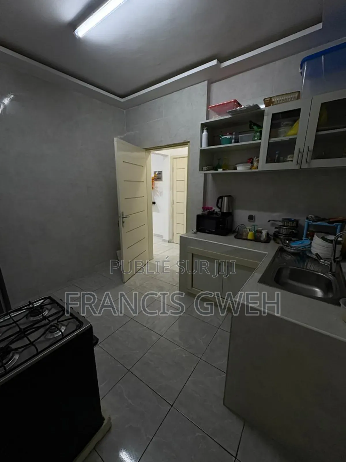 Furnished 1chbre Appartement dans Francis Gweh, Cocody à Louer