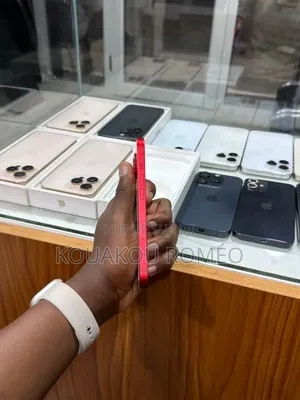 Photo - New Apple iPhone 13 128 GB Rouge