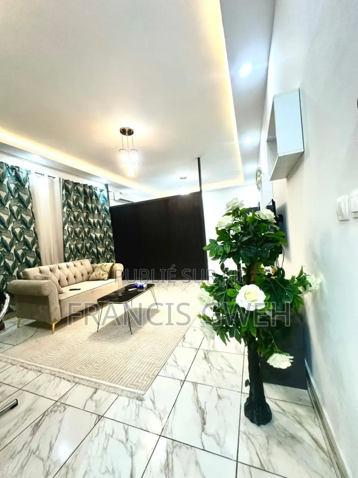 Furnished 1chbre Studio dans Francis Gweh, Cocody à Louer