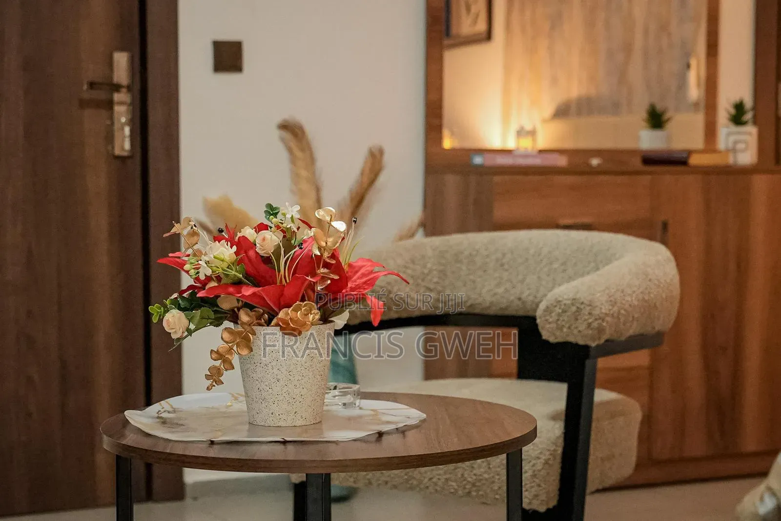 Furnished 1chbre Studio dans Francis Gweh, Cocody à Louer