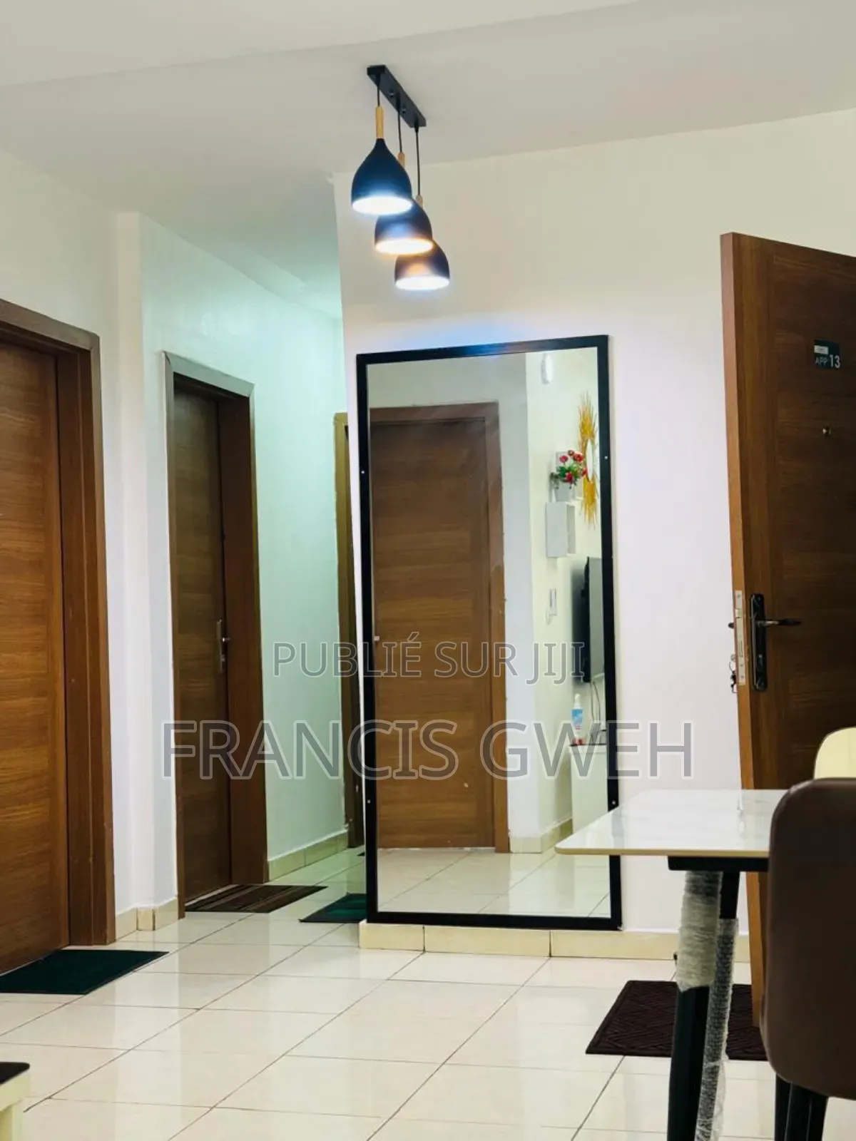 Furnished 3chbre Appartement dans Francis Gweh, Cocody à Louer