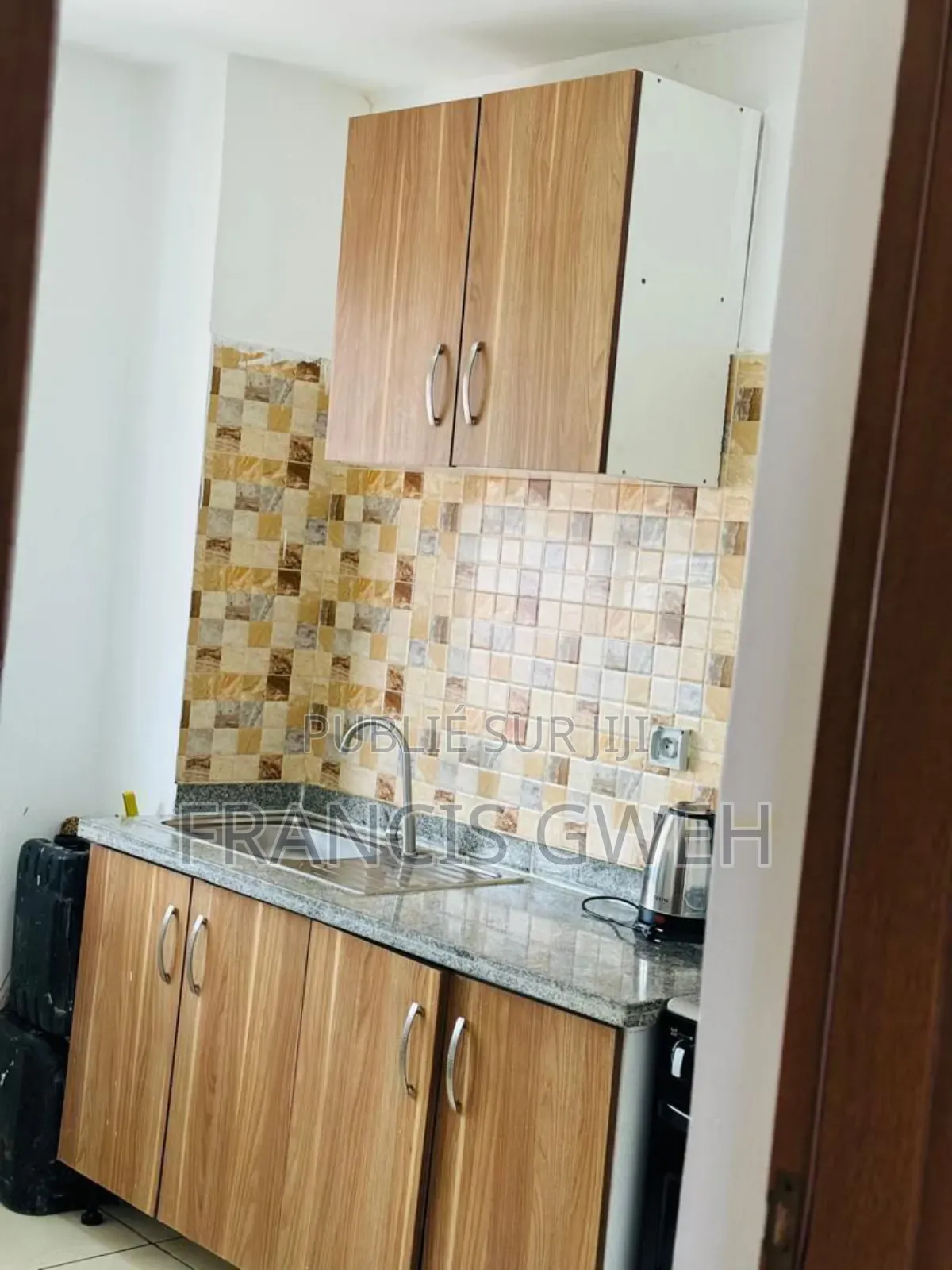 Furnished 3chbre Appartement dans Francis Gweh, Cocody à Louer