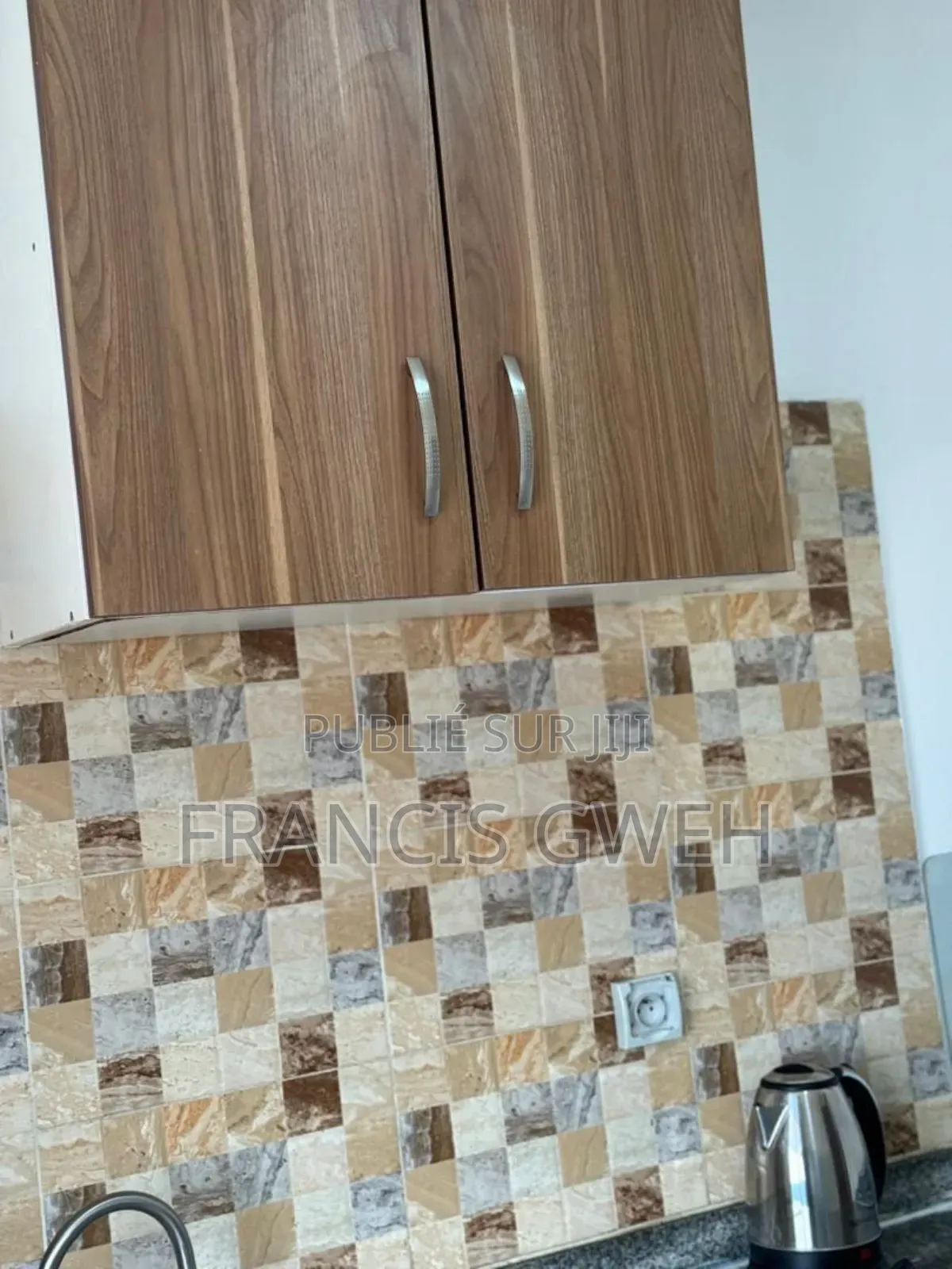 Furnished 3chbre Appartement dans Francis Gweh, Cocody à Louer