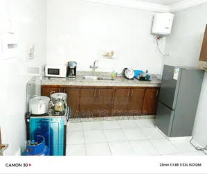 Furnished 2chbre Appartement dans Francis Gweh, Cocody à Louer