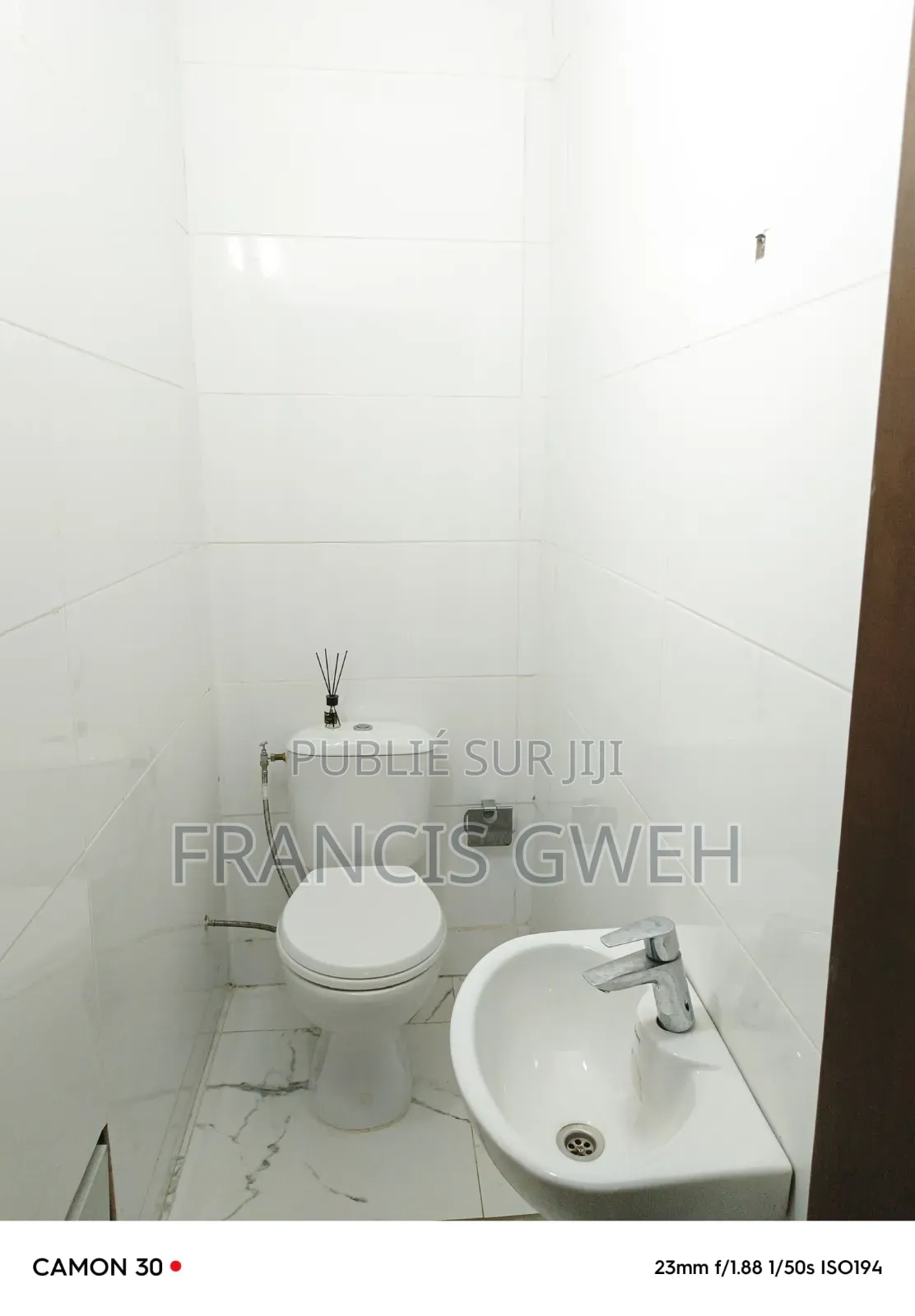 Furnished 2chbre Appartement dans Francis Gweh, Cocody à Louer