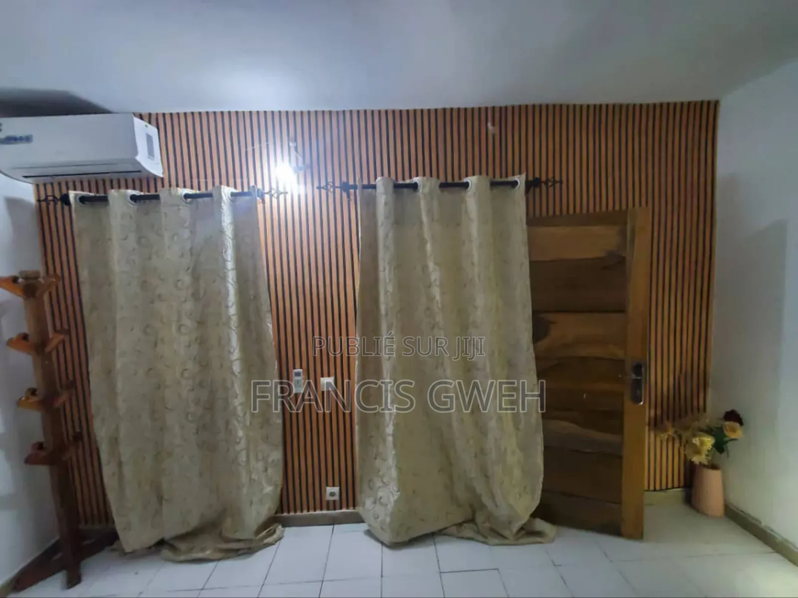 Furnished 1chbre Studio dans Francis Gweh, Cocody à Louer