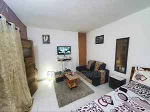 Furnished 1chbre Studio dans Francis Gweh, Cocody à Louer