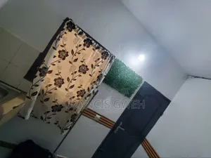 Furnished 1chbre Studio dans Francis Gweh, Cocody à Louer