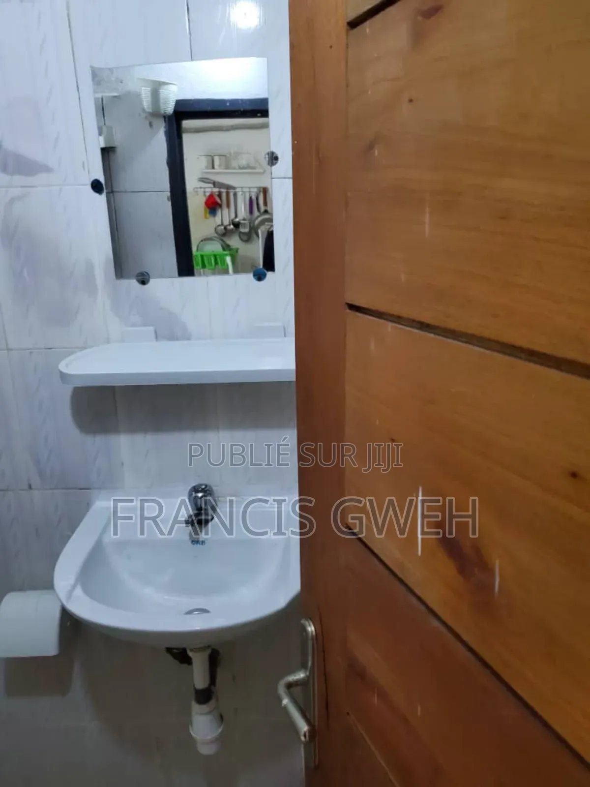 Furnished 1chbre Studio dans Francis Gweh, Cocody à Louer