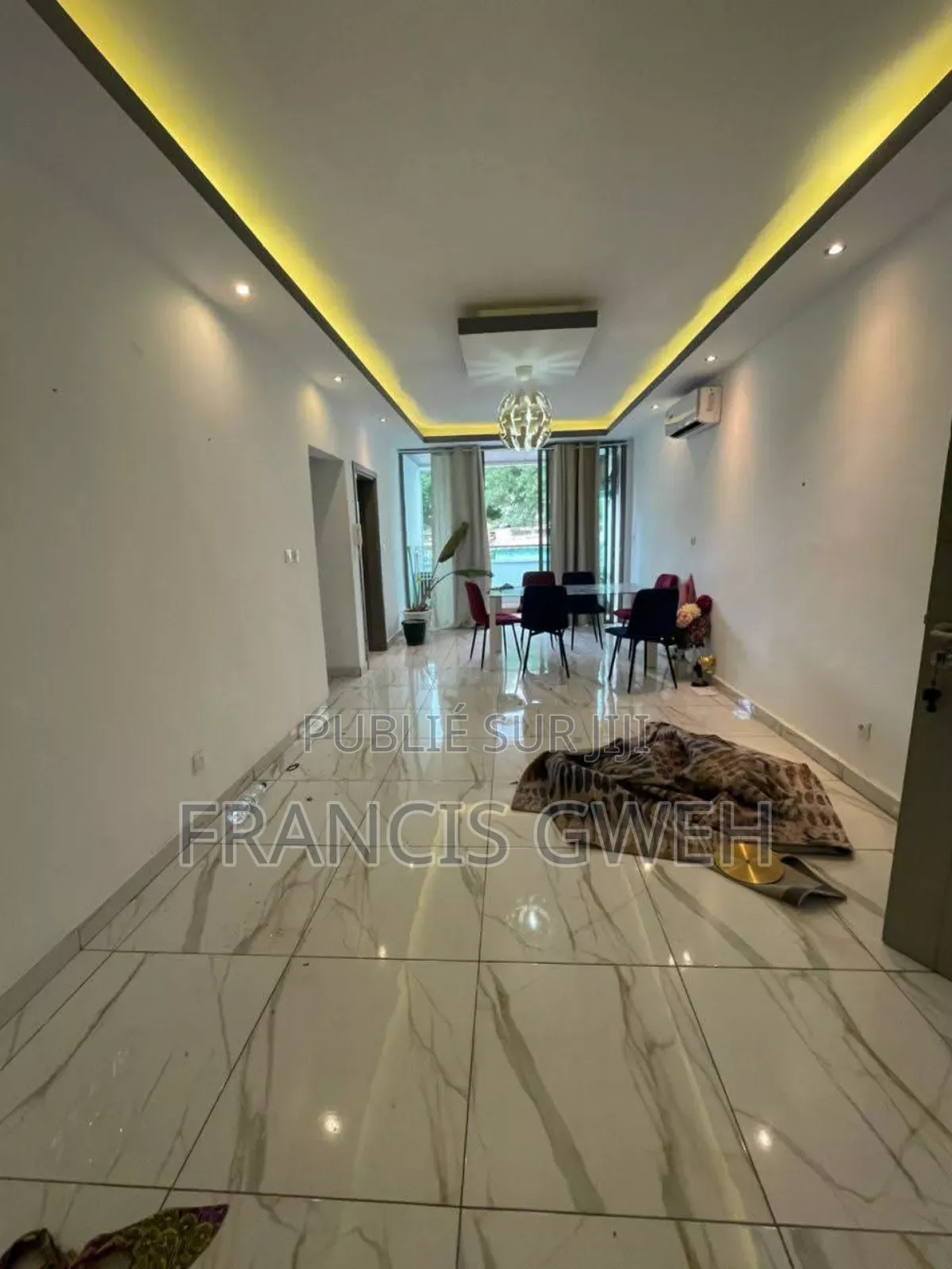 3chbre Appartement dans Francis Gweh, Cocody à Louer