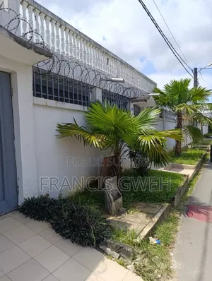 3chbre Villa dans Francis Gweh, Cocody à Louer