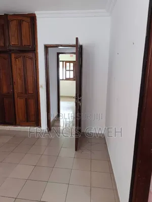 3chbre Villa dans Francis Gweh, Cocody à Louer