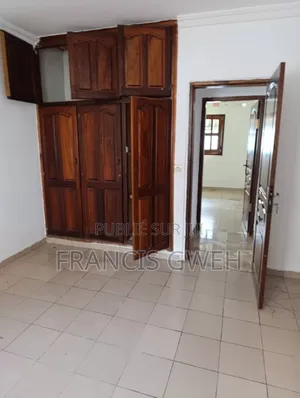3chbre Villa dans Francis Gweh, Cocody à Louer
