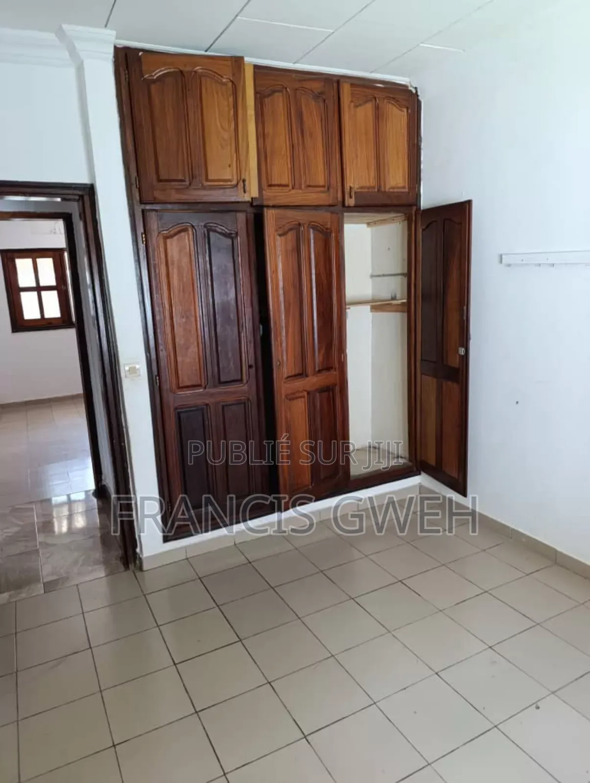 3chbre Villa dans Francis Gweh, Cocody à Louer